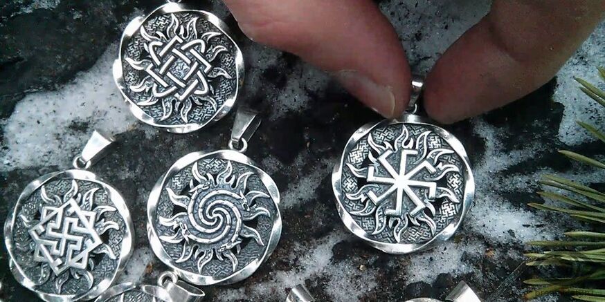 Riqueza que atrae amuletos de prata eslavos