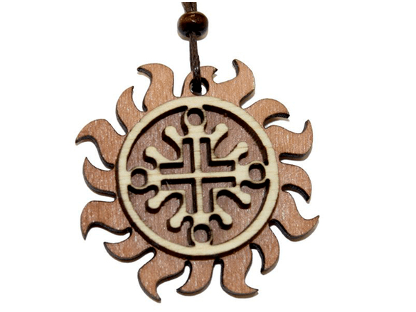 Colgante de amuleto de bricolaxe feito de madeira